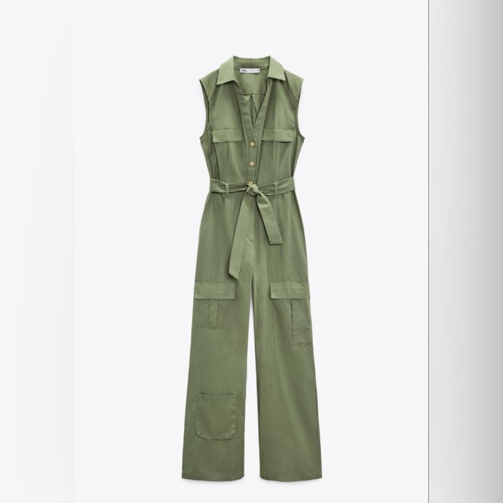 Beautiful Olive Green Jumpsuit
Straight Leg/ Khaki